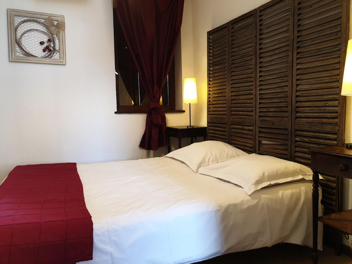 Le Relais Des Dix Crus - Logis Hotel 2*